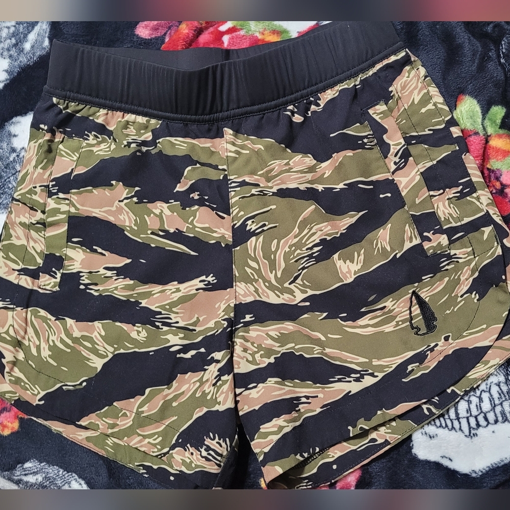 Tachuntfish shorts